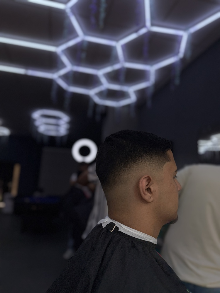 Klassischer Skin Fade im Profil